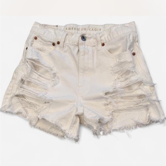 American Eagle Outfitters Women's White  Distressed Shorts. Size 4 - Picture 1 of 5